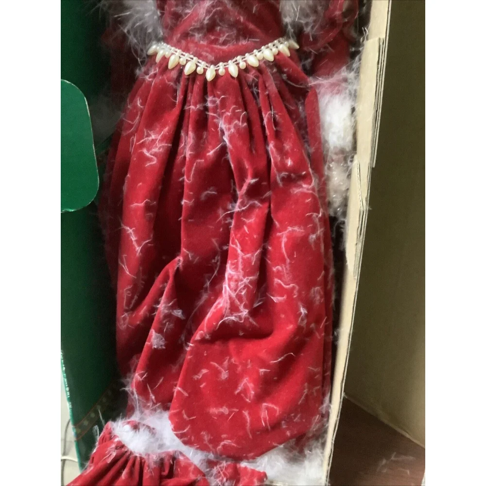 HOUSE OF LLOYD Christmas Around the World Collectors Porcelain Doll Boxed